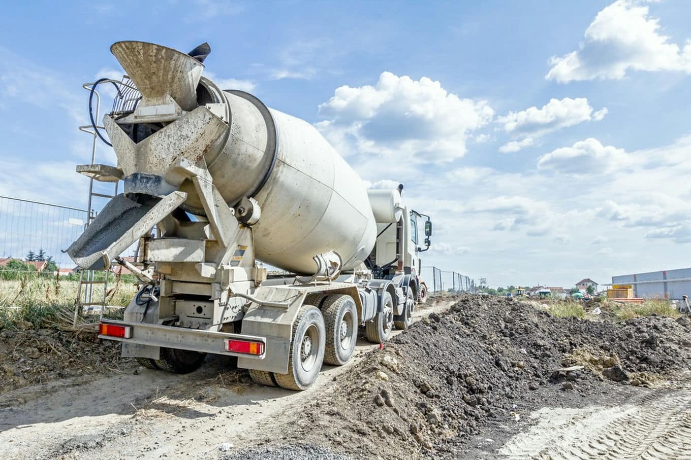transport betonu na plac budowy